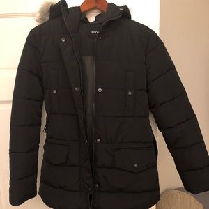 Boohoo Black Fitted Puffer w/ faux fur hood